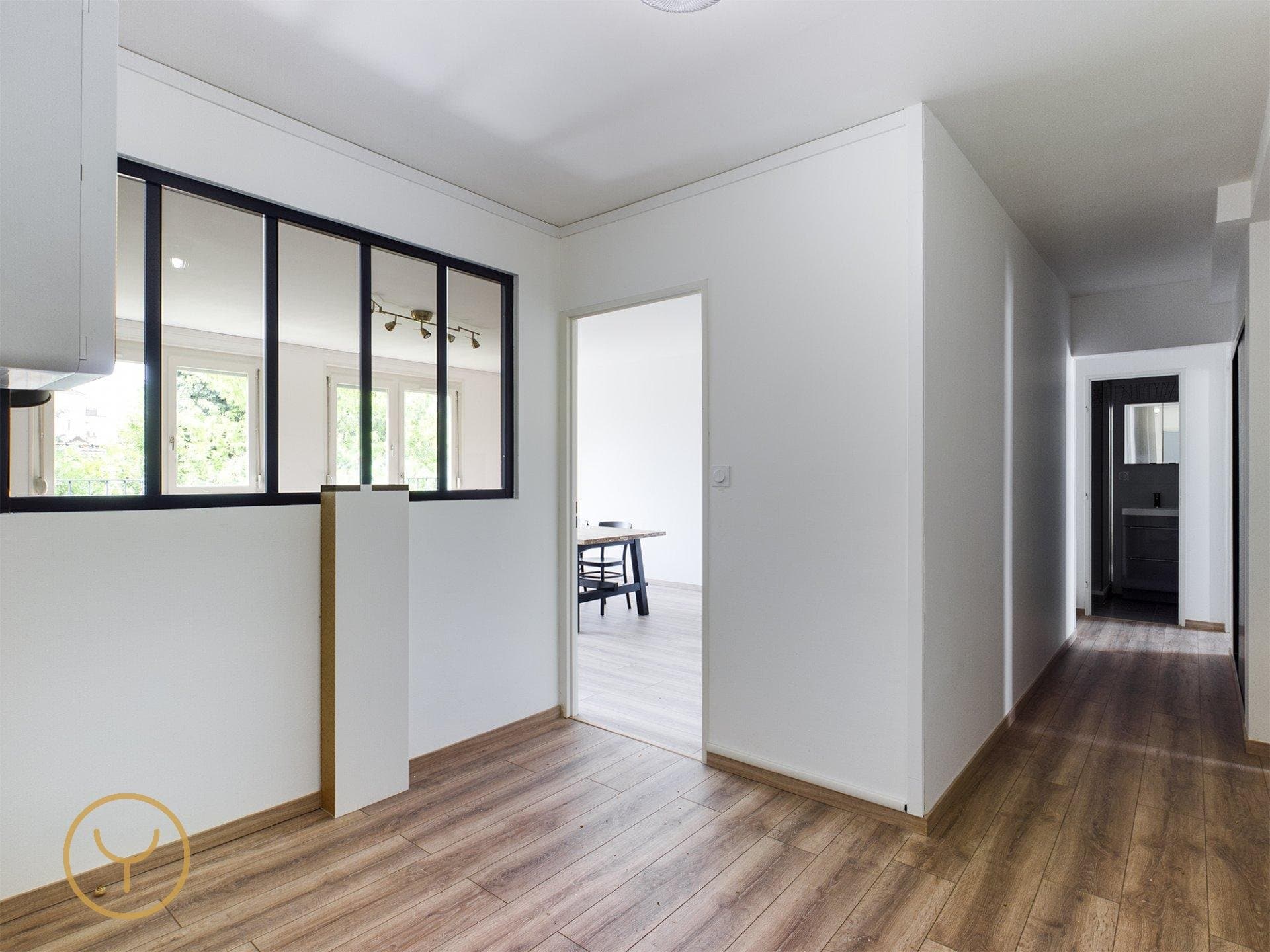 Entrée et couloir de l'appartement